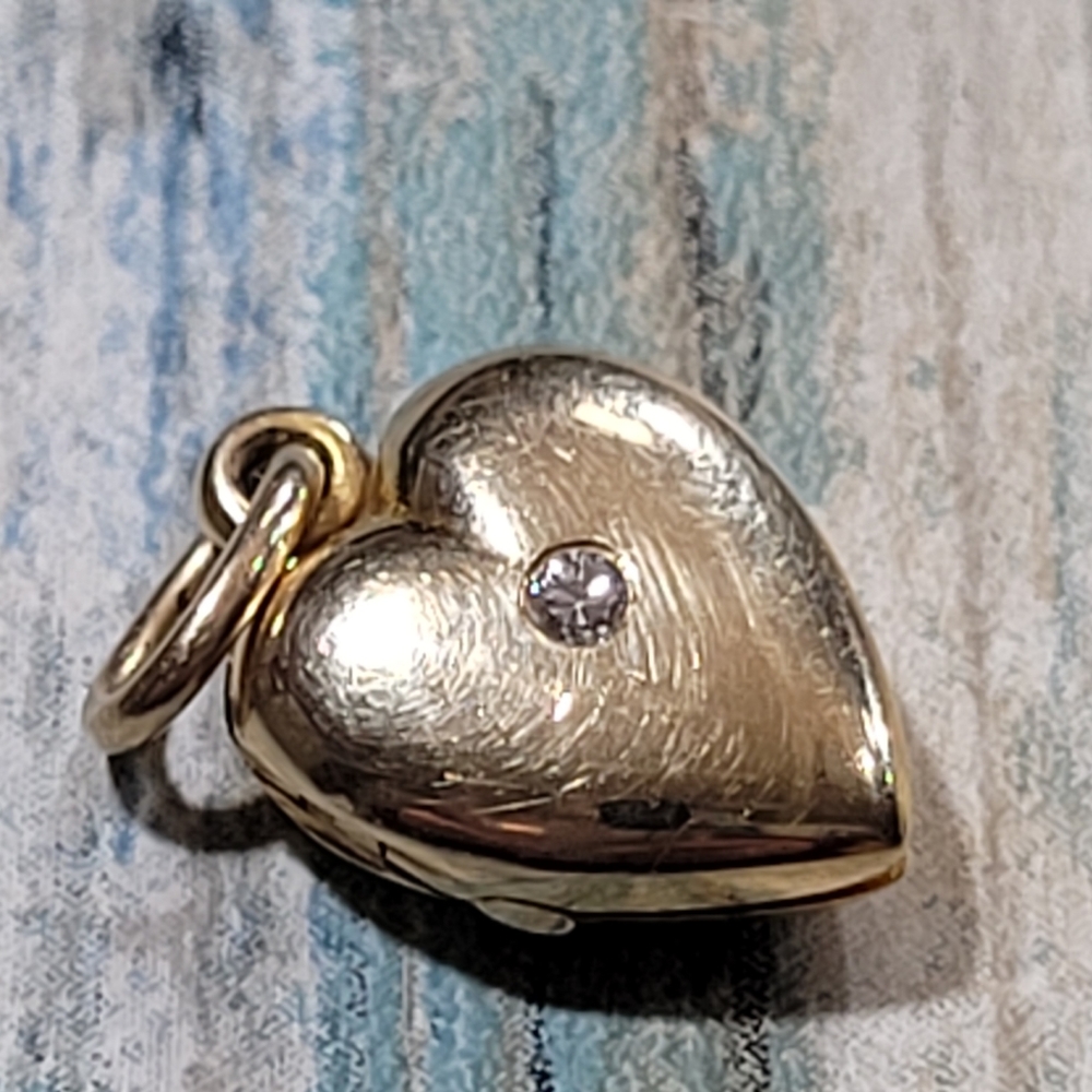 Antique Sloan & Co. 14K Heart Locket Pendant. - Picture 11 of 11
